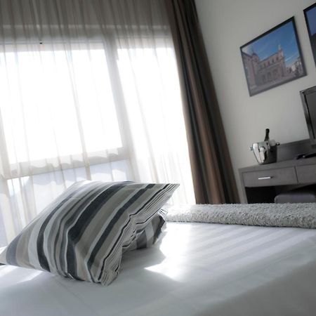 Blu Arena Hotel Montecchio  Buitenkant foto
