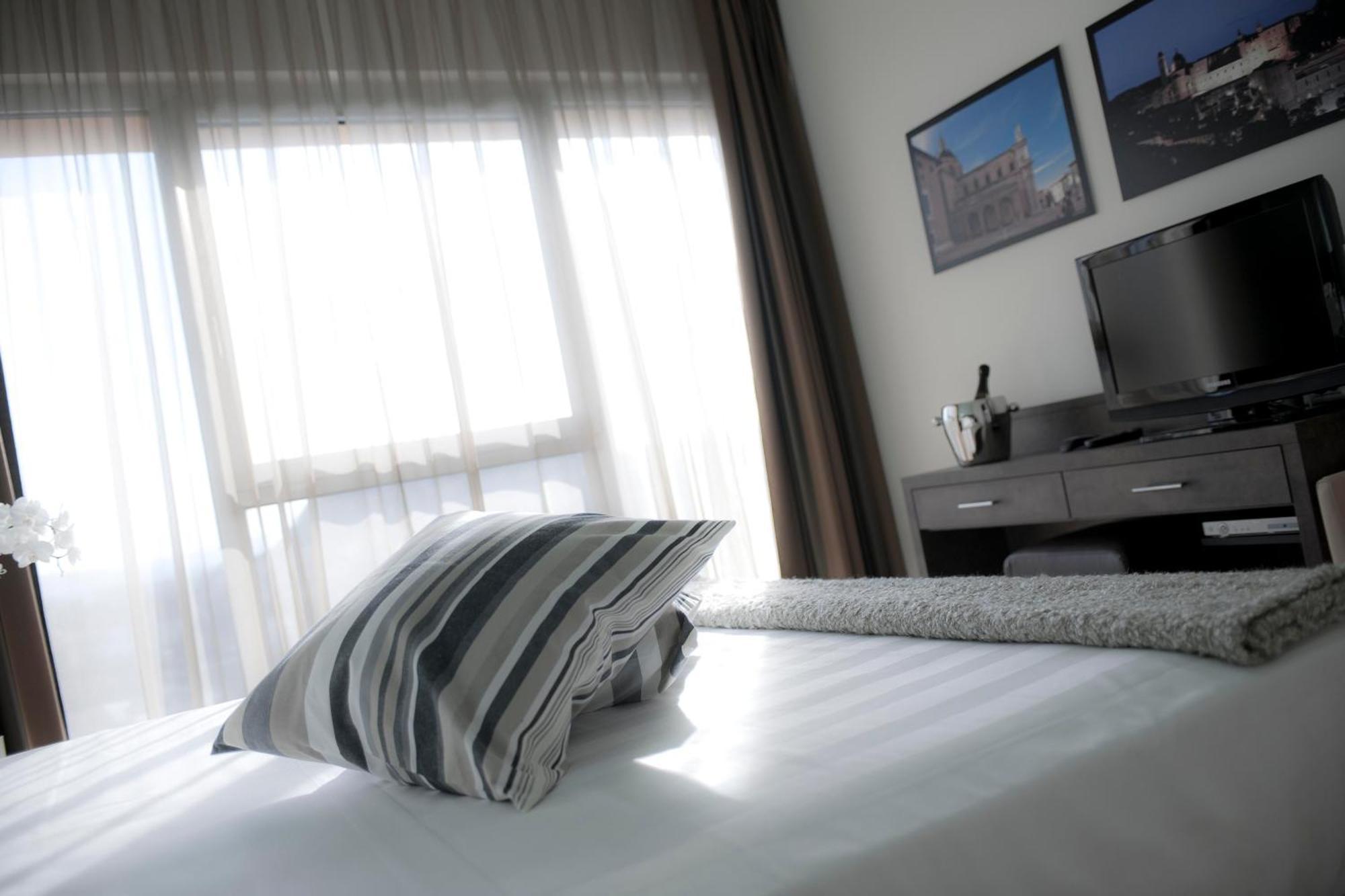 Blu Arena Hotel Montecchio  Buitenkant foto